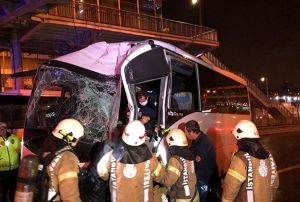  Polisleri tayan minibs kaza yapt: 3 yaral