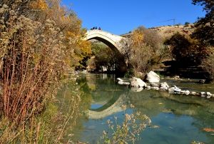 Mimarisiyle Mostar Kprs'ne benzetilen Taar Kprs
