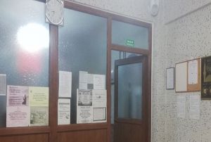 Hrsz, camideki sadaka kutusunu ve telefonu ald