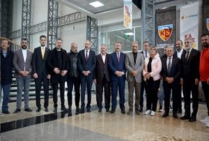Kayserispor'da Bakan Berna Gzba oldu