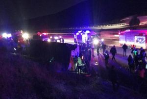 ofr kalp krizi geirdi, yolcu otobs devrildi: 27 yaral