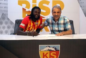 Kayserispor Adebayor ile yollar ayrd