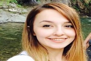 niversiteli gen kz evinin nnde baklanarak ldrld