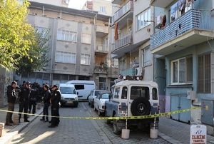 Ev arkada 2 kiiyi ldrp, polise teslim oldu