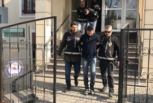 Sevgilisi hamile kalnca ocuu drmek iin darp ettirdi