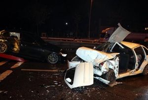 Otomobil kar eritteki otomobile arpt: 5 yaral