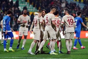 Galatasaray 4 golle turlad
