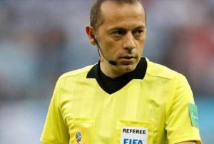 Fenerbahe - Beikta derbisini Cneyt akr ynetecek