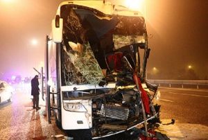 Yolcu otobs, otomobil ve TIR'a arpt: 9 yaral