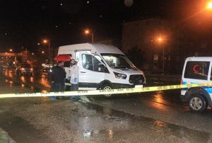 Kavgay ayran bekiyi silahla yaralayp katlar