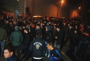 Trabzonspor taraftarlarndan nal Karamana destek