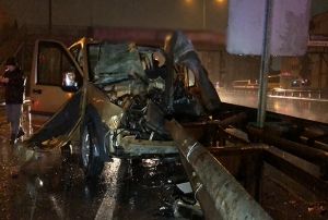 Hafif ticari ara bariyerlere ok gibi sapland: 1 ar yaral