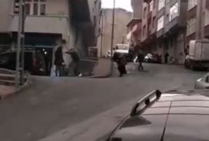 Sokak ortasnda dehet: Kadn sopayla dvd