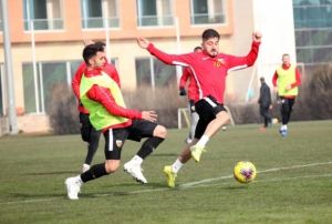 Kayserispor 7 oyuncuyu profesyonel yapt