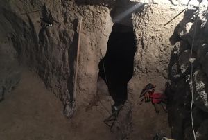 Jandarma evin bodrumunda kaz yapan ahs yakalad