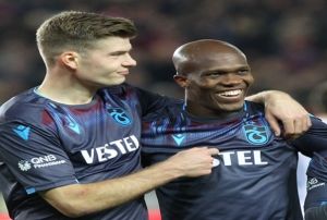 Srloth ve Nwakaeme koltuu brakmyor