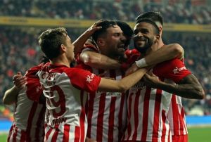 Antalyaspor 7 ma sonra evinde gld
