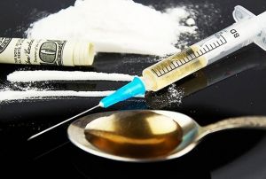 zerinde 10 paket esrar bulundu, Ben kullanyorum dedi