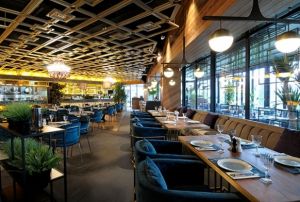 Restoranlarda masalar aras mesafe en az 1 metre olacak