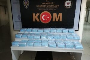 Vanda 6 bin 900 adet kaak maske ele geirildi