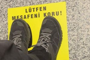  Koronavirse kar asansrlerde sosyal mesafe dzeni 