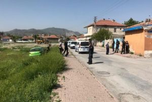 12 yandaki ocuk arabayla polisten kaarken kaza yapt