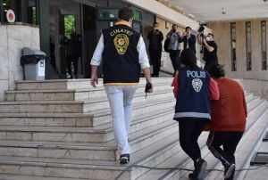 iddet grd kocasn baklayarak ldrd