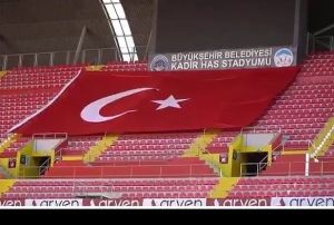 Kayseri Kadir Has Stadyumunda stiklal Mar yankland