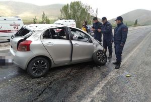 Kontrolden kan otomobil takla att: 1 l, 2 yaral