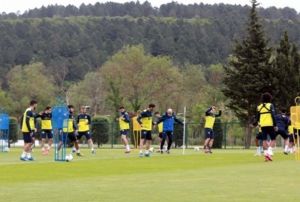 Fenerbahe, Riva'da almalarn srdryor