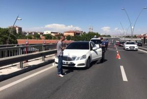 Hem kaza yaptrdlar, hem de arataki paralar alp katlar