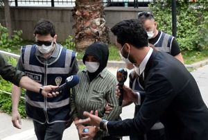 Kocasn zehirleyerek ldrd iddia edilen kadn ve 2 kii gzaltna