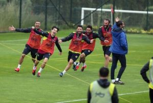 Fenerbahe hazrlklarn srdrd