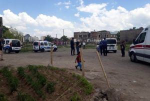 ocuk yznden kan kavgada aileler birbirine girdi