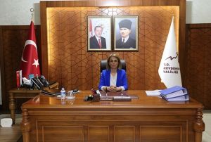 Nevehir'in ilk kadn Valisi Becel greve balad
