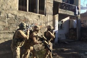 Operasyonda bulunan laptop ele verdi, jandarma tepelerine bindi