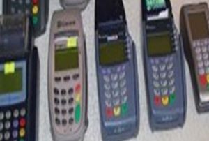 Pos cihazlarnn yazlmlarn deitirip 50 bin TLlik vurgun yaptla