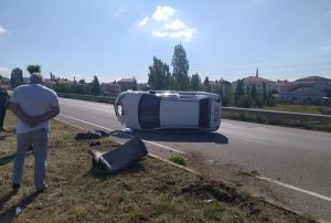 Yeni ald otomobiliyle ilk gn kaza yapt