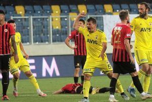 Fenerbahe, Ankara'dan 1 puanla dnyor