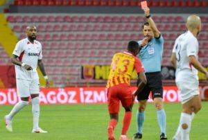Kayserispor taraftar Mensah'a tepkili