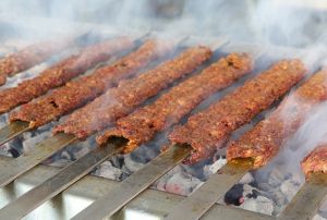 Kurban etiyle ilk gn Adana kebap yapmayn