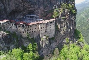 Restorasyonu 5 yl sren Smela Manastr yarn ziyarete alyor