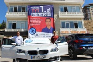 YKSde birinci olan rencisine 450 bin liralk lks aracn hediye et