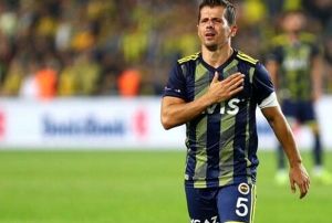 Emre Belzolu futbola resmen veda etti