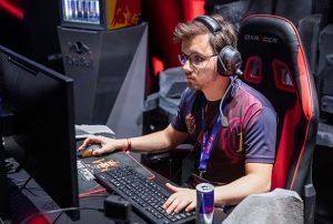 1v1 League of Legends turnuvas Red Bull Solo Q balyor
