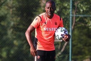 Trabzonspor'da Eddie Newton'u sakatlklar dndryor