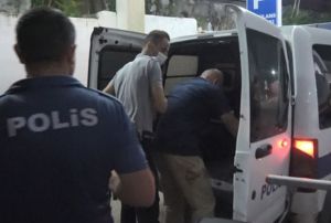 Hakknda uzaklatrma karar aldran eini evinde sevgilisiyle yakalad