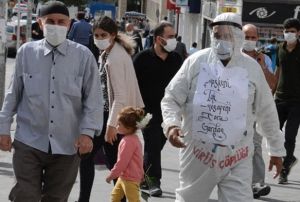 'Gurban olim verene, maskeni tak, mesafeni koru'