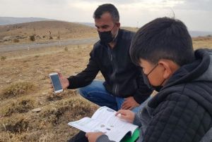 1 kilometre yryp, internetin ektii tepeye kyor