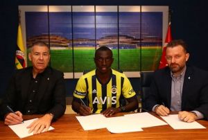 Papiss Cisse resmen Fenerbahe'de